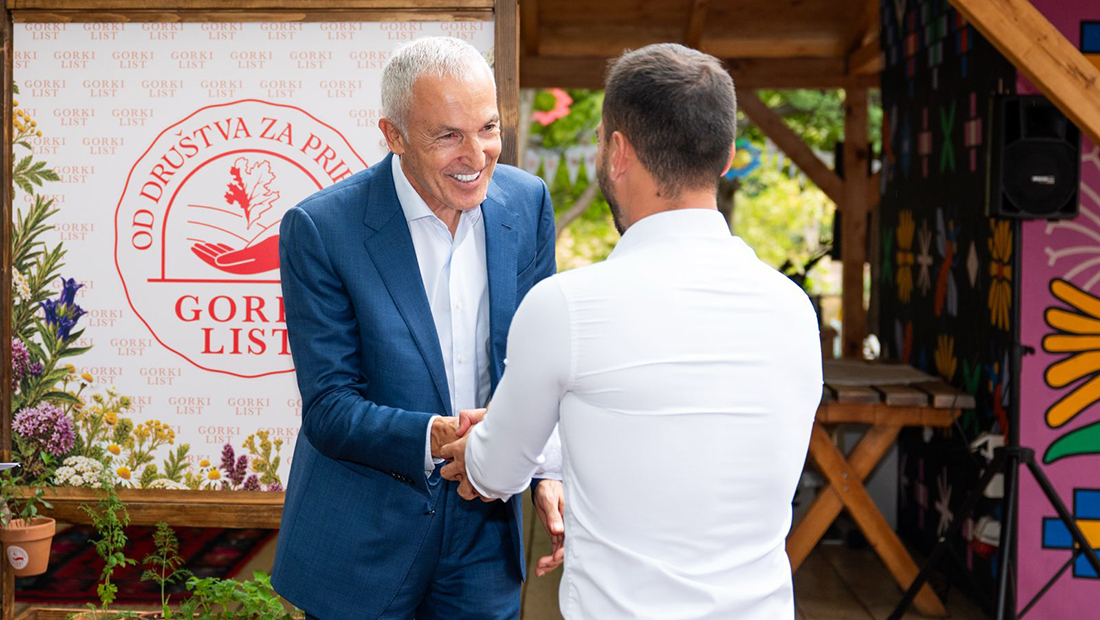 Vojin Djordjevic sa dobitnikom sadnica